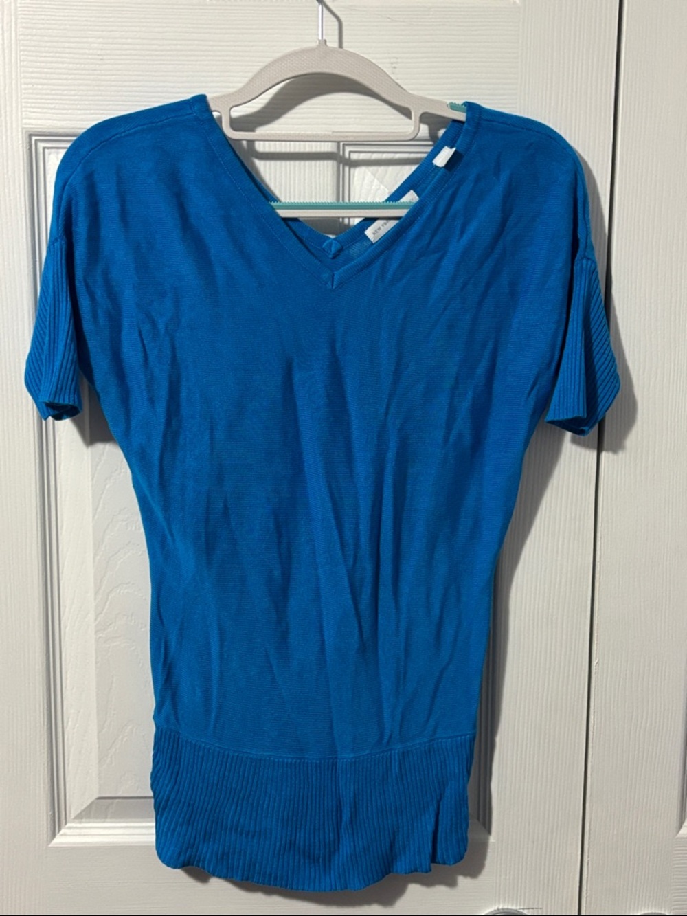 New York & Company V-Neck Short Sleeve Top in Bright Blue